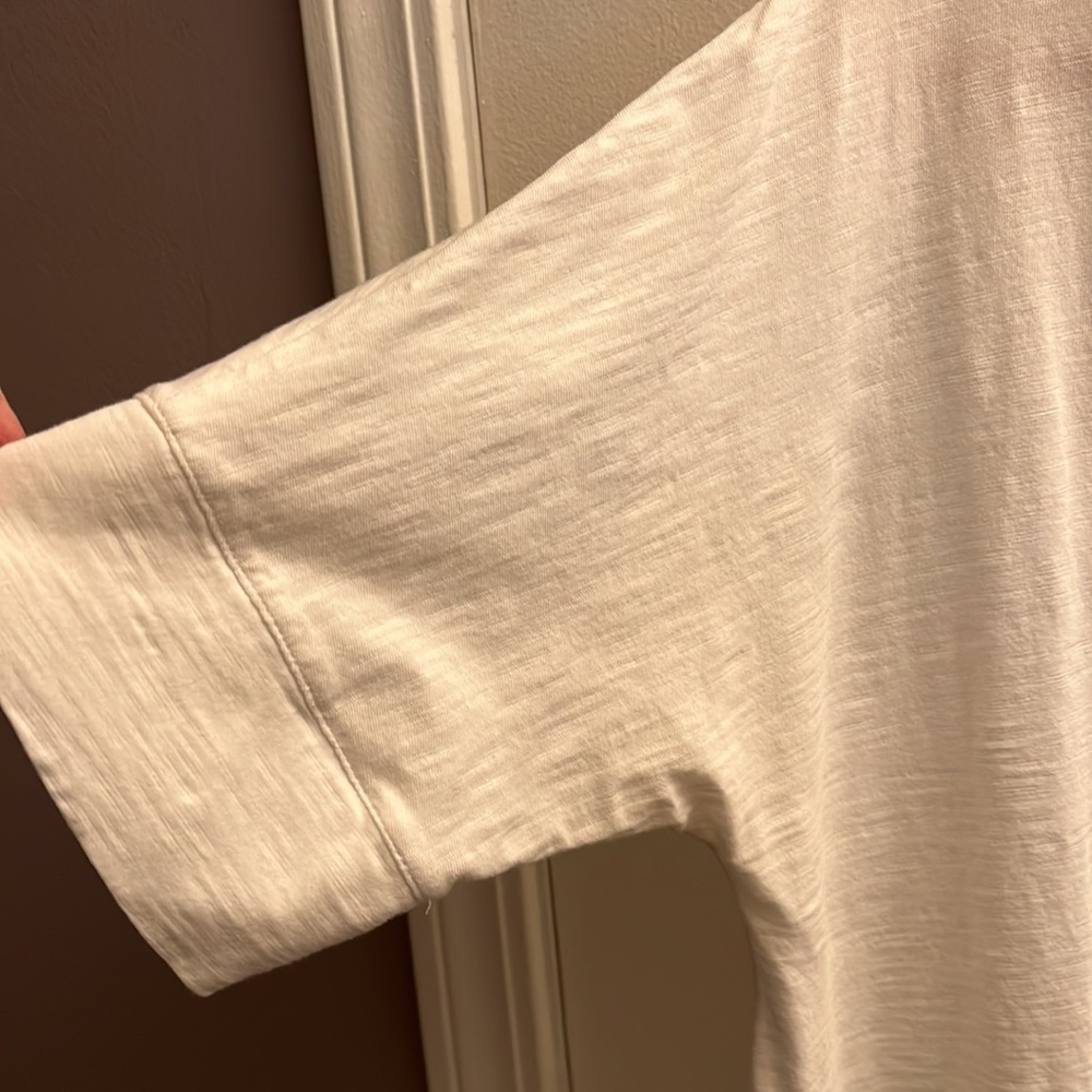 🐻‍❄️j.jill V-Neck Tee - Picture 3 of 6